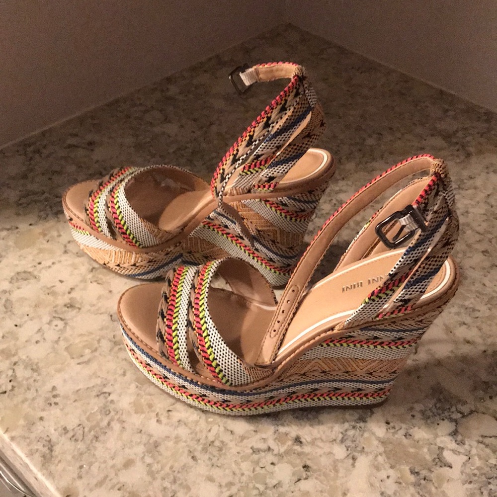 Gianni Bini wedged heel. Bright multi color design